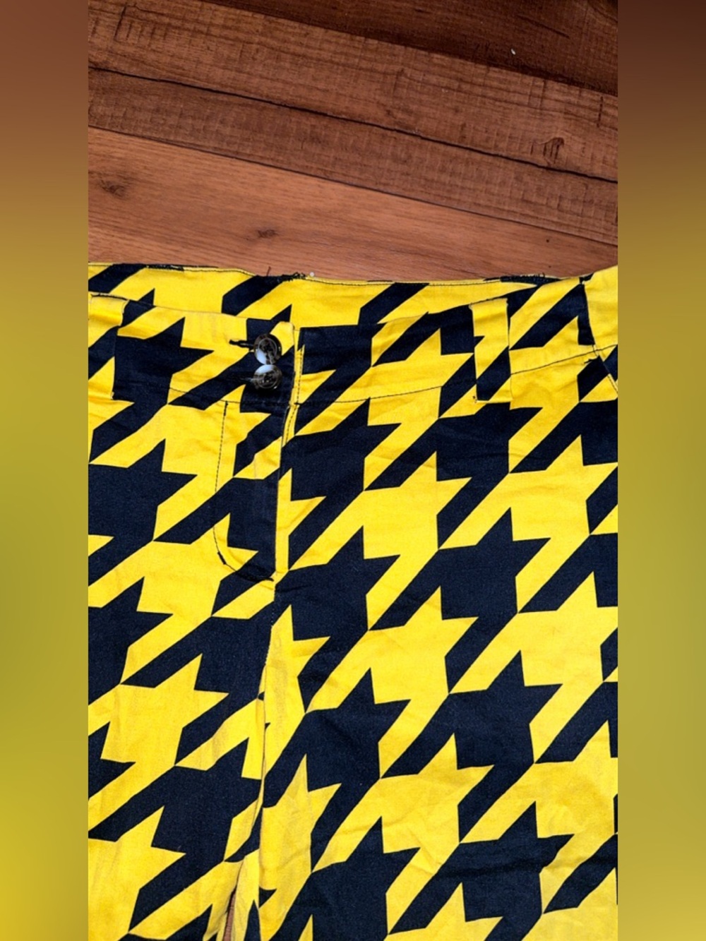Loud Mouth Ladies Golfing Houndstooth Yellow Shorts Size: 8 excellent condition - Picture 2 of 8